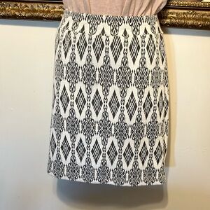 Elegant Gray and White Patterned Stretch Skirt Size L